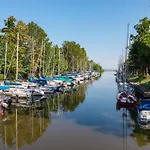 Homes In 48114 펜션 Balatonmáriafürdő